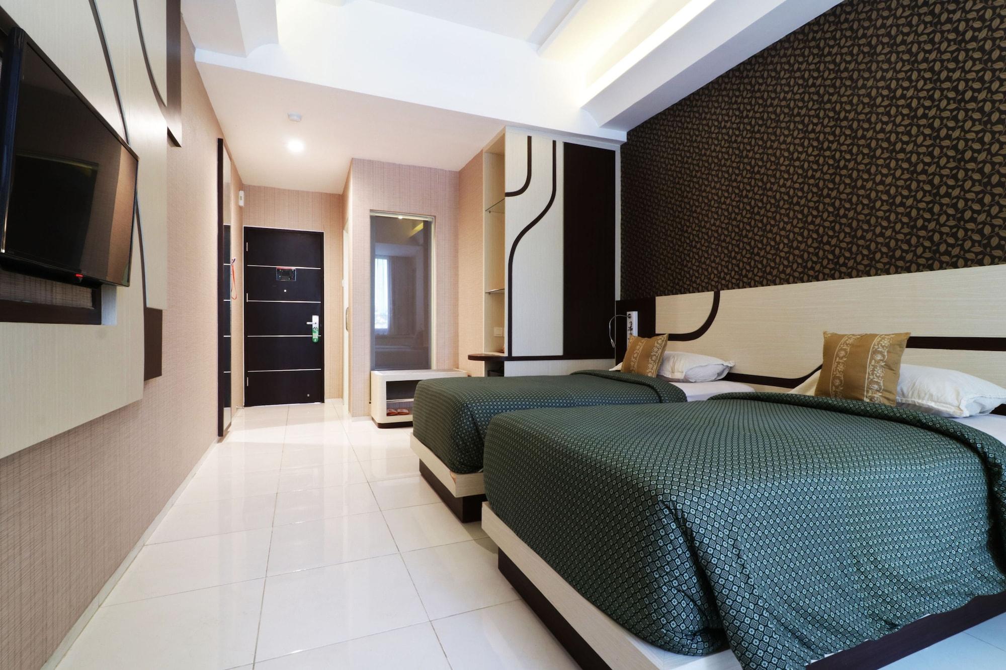 Dewarna Hotel Bojonegoro Exteriör bild